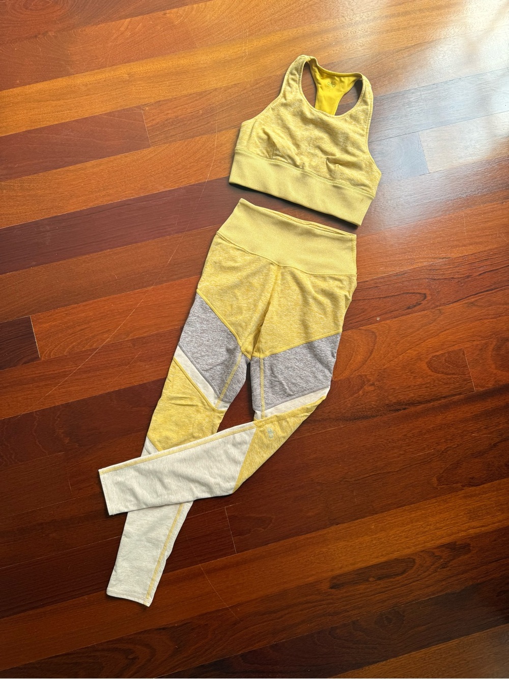 ALO Yoga Colorblock Leggings & Sports Bra Set in Mustard, Gray, Cream
